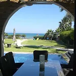 Ionion Beachfront アヤナパ