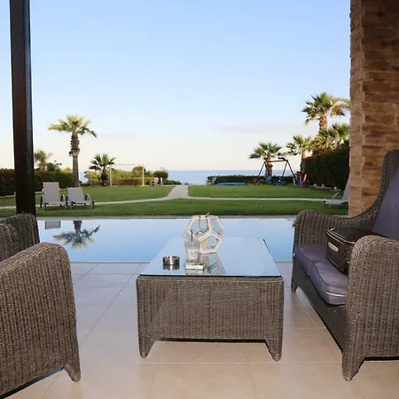 וילה Ionion Beachfront *