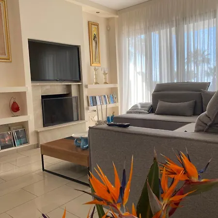 Ionion Beachfront فيلة