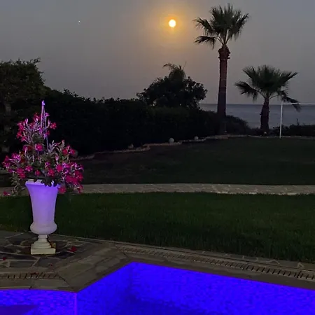 Ionion Beachfront Villa Ayía Nápa